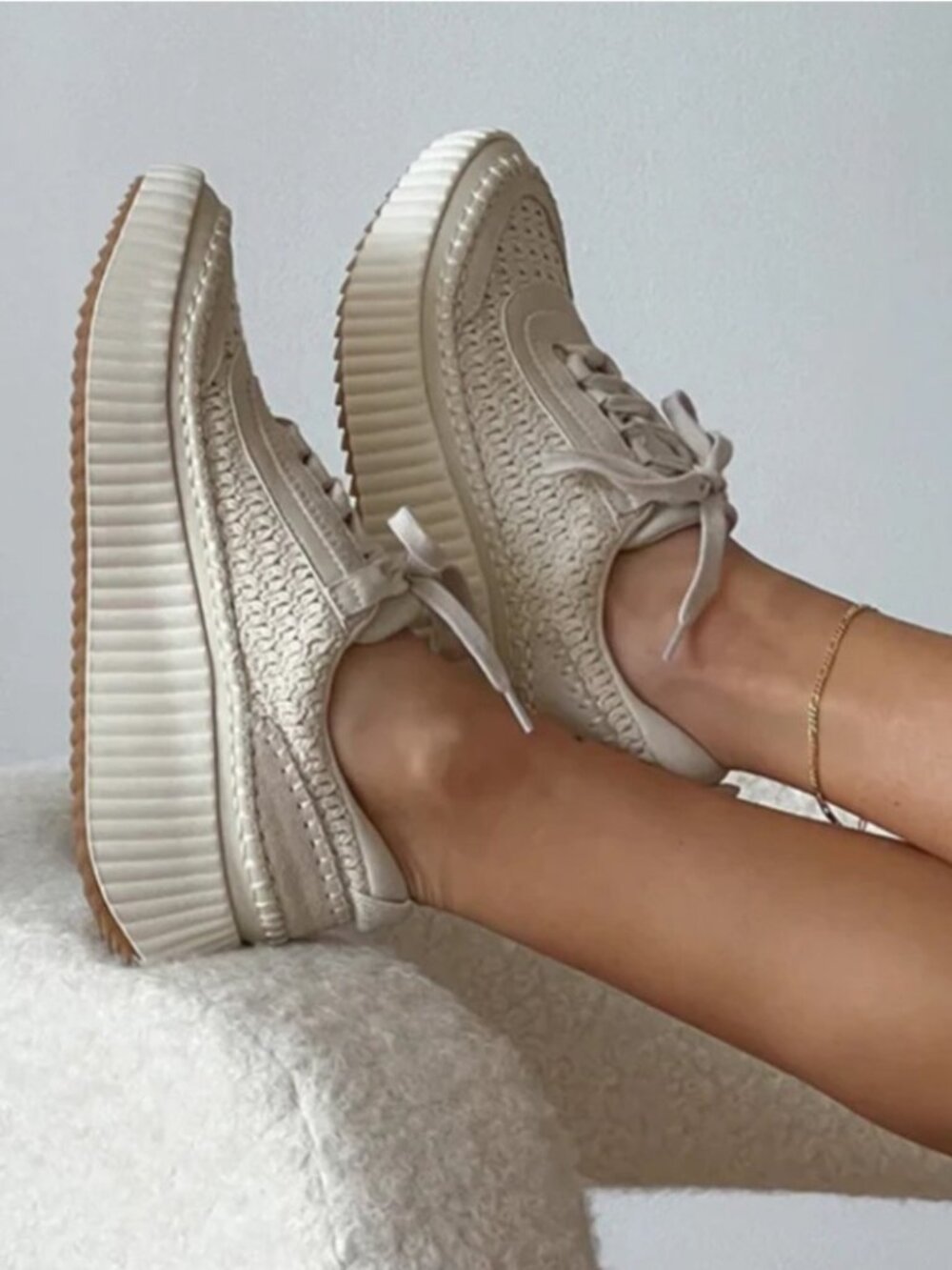 Dolce Vita Sandstone Beige Dolen Sneakers women's size US 9.5/ EUR 40